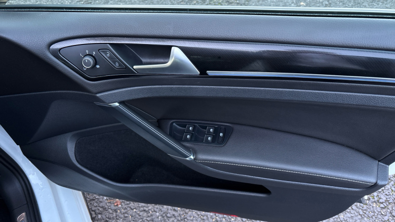 Volkswagen Golf 2.0 TSI 300 R 5dr 4MOTION DSG Petrol Hatchback